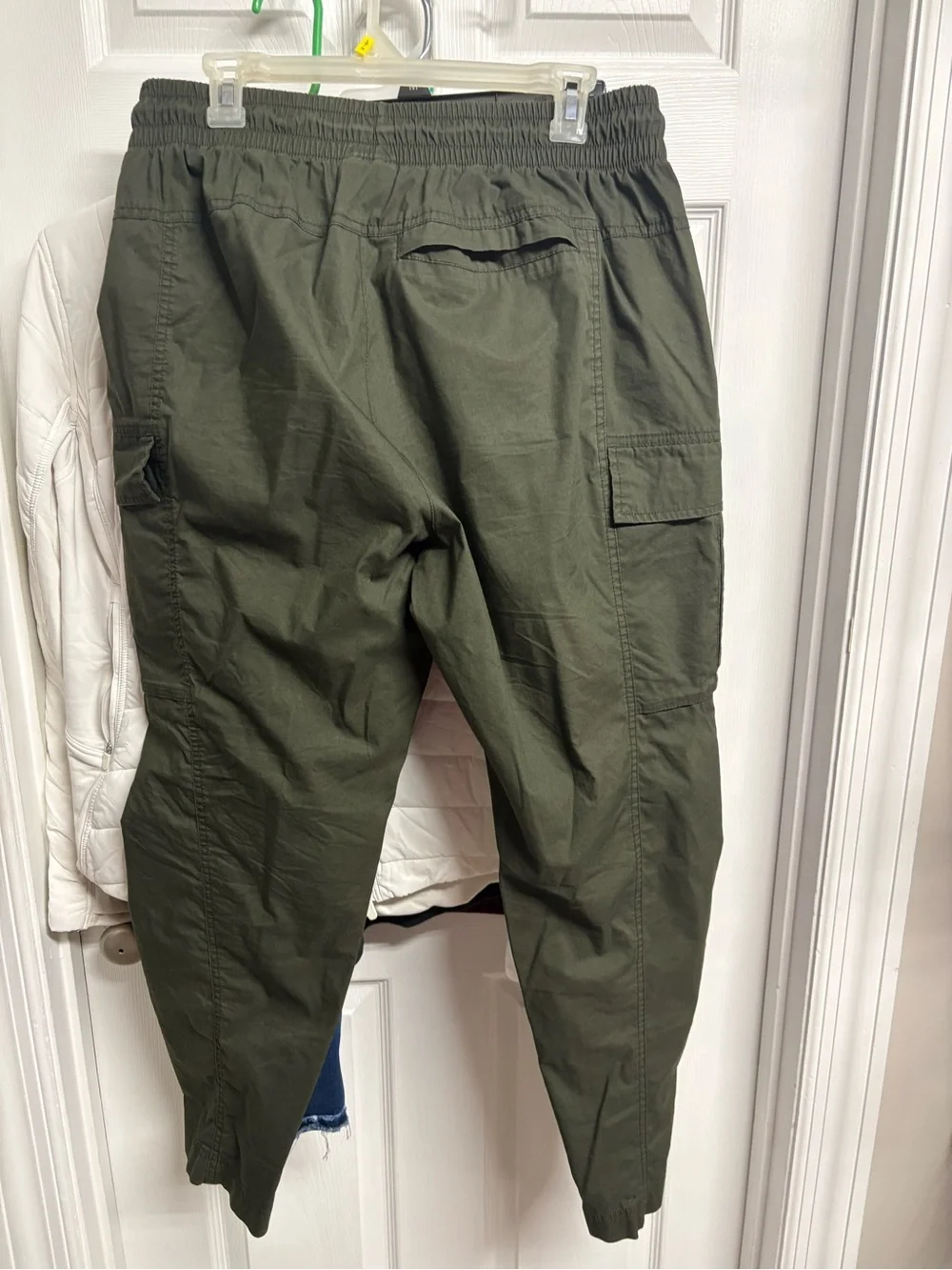 Nike Men’s Olive Cargo Joggers with Zippered Pocket